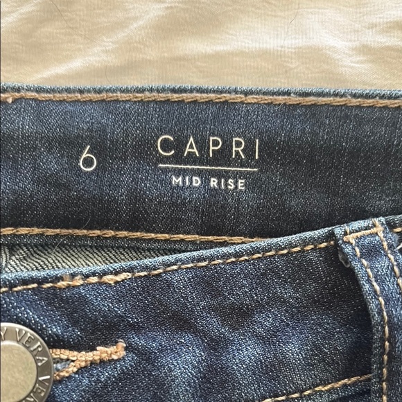 Simply Vera Vera Wang Blue Denim Mid-Rise Capris​ - Picture 2 of 14